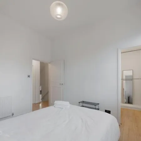Stunning 1-Bed Flat In London 20 Mins From Central London Exterior photo