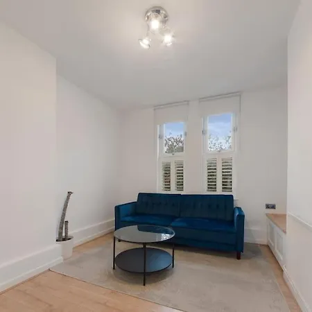 Stunning 1-Bed Flat In London 20 Mins From Central London Exterior photo