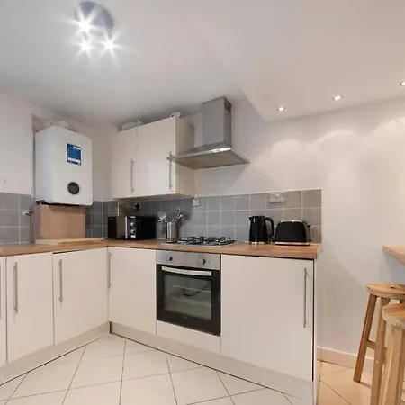 Stunning 1-Bed Flat In London 20 Mins From Central London Exterior photo