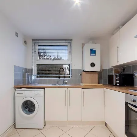 Stunning 1-Bed Flat In London 20 Mins From Central London Exterior photo