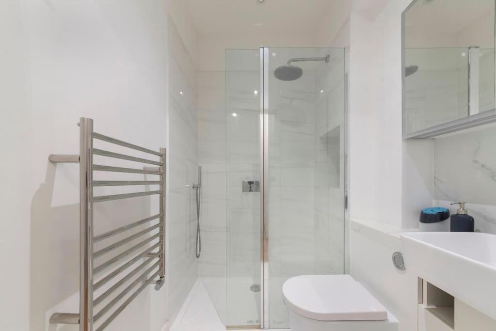 Апартаменты Stunning 1-bed Flat In 20 Mins From