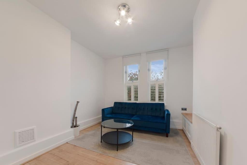 Апартаменты Stunning 1-bed Flat In 20 Mins From