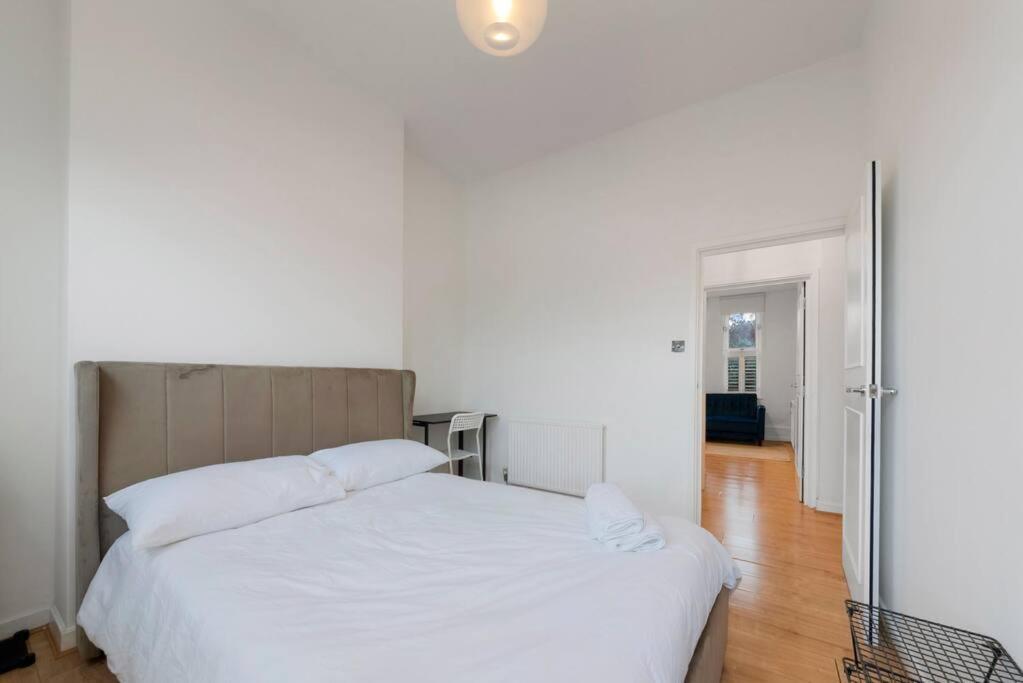 Stunning 1-bed Flat In 20 Mins From Апартаменты Лондон