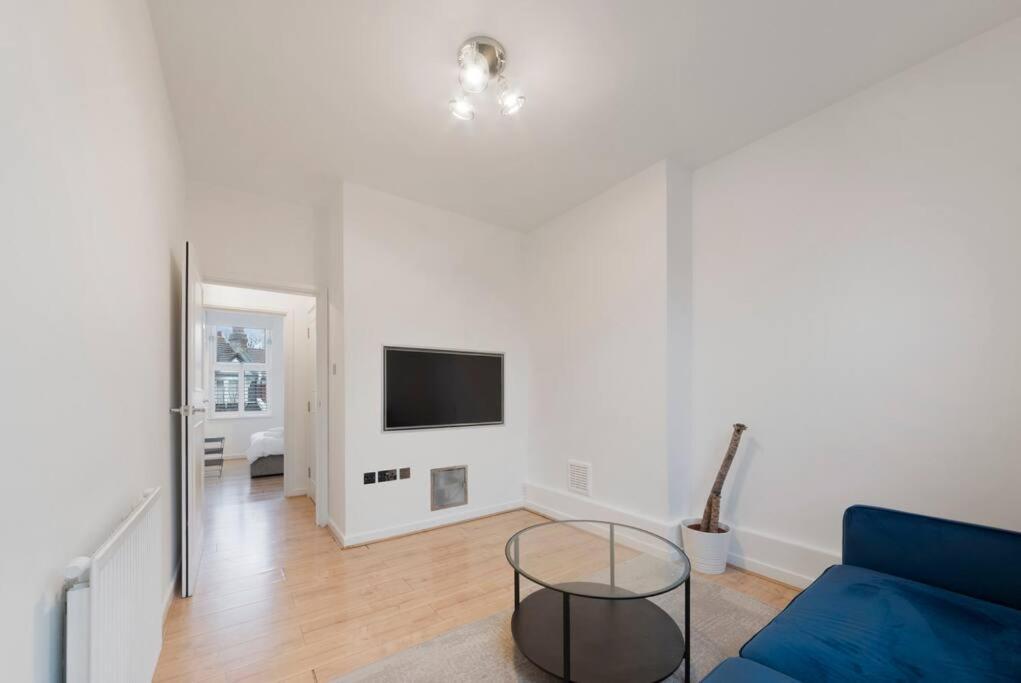 Апартаменты Stunning 1-bed Flat In 20 Mins From *